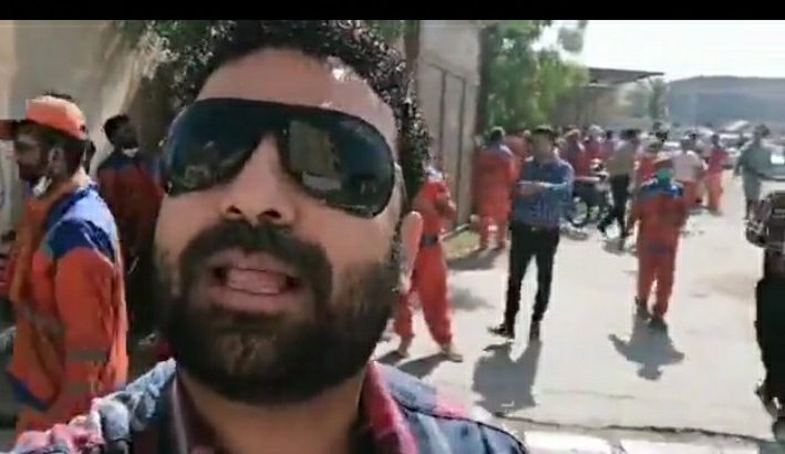 #IranProtests   מחאת עובדי העירייה בבושהר דרום מערב איראן.
 המוחה מספר שגם כאשר הם מקבלים משכורות אלה. 
בקושי מספיקות להן למחייה. וגם המשכורות הדלות האלה לא משולמות להם
﻿