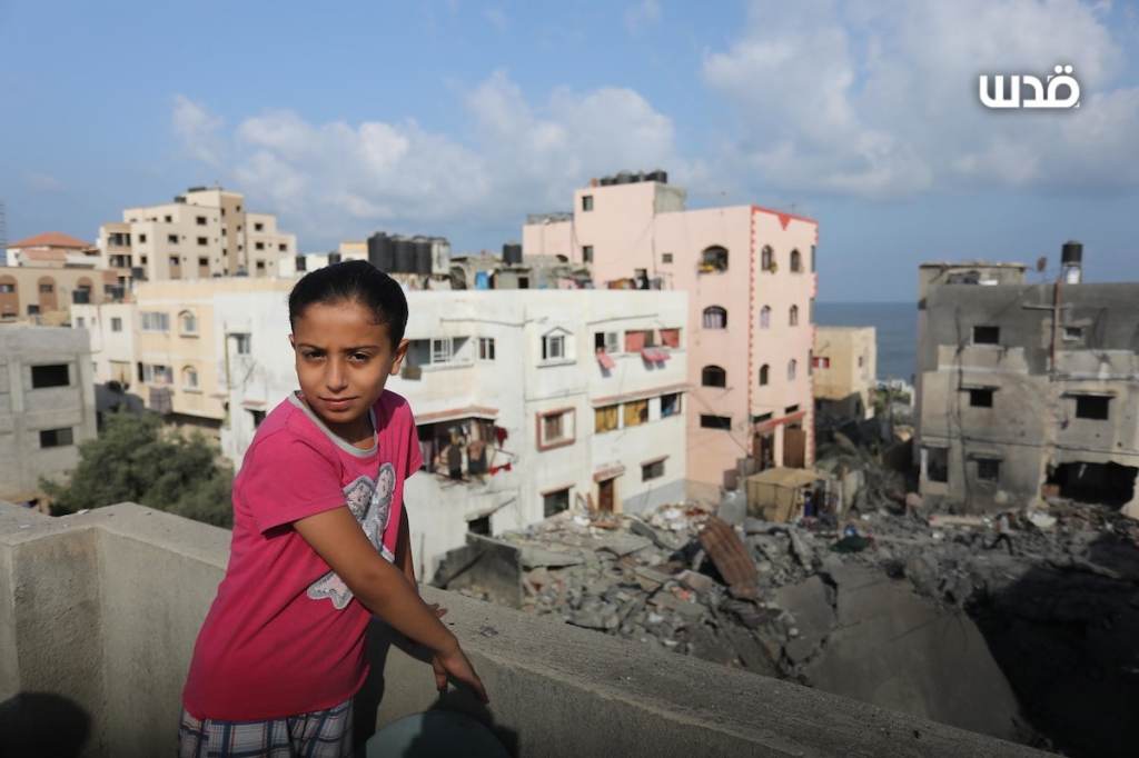 A girl at Gaza strip aftermath of breakdwan operation