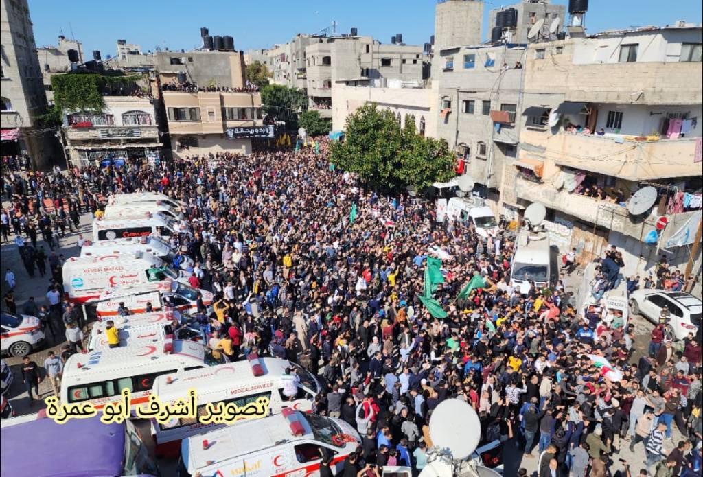 settlers  march in Hebron, photo by Ashraf Abu Amra